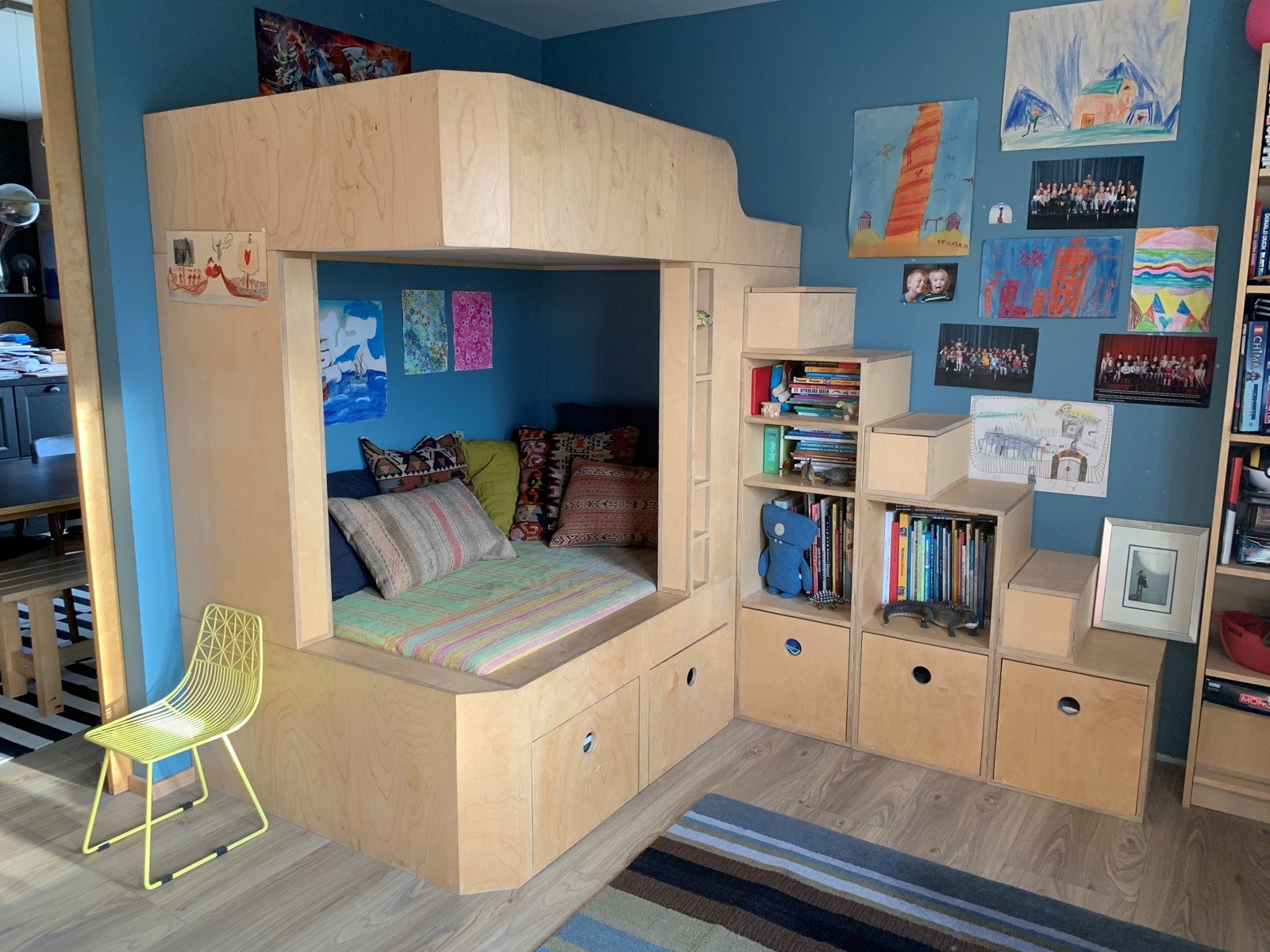 Idè til barnefamiler: Slik så barnerommet ut inntil nylig med to ca 110 x160 senger Galleribilde