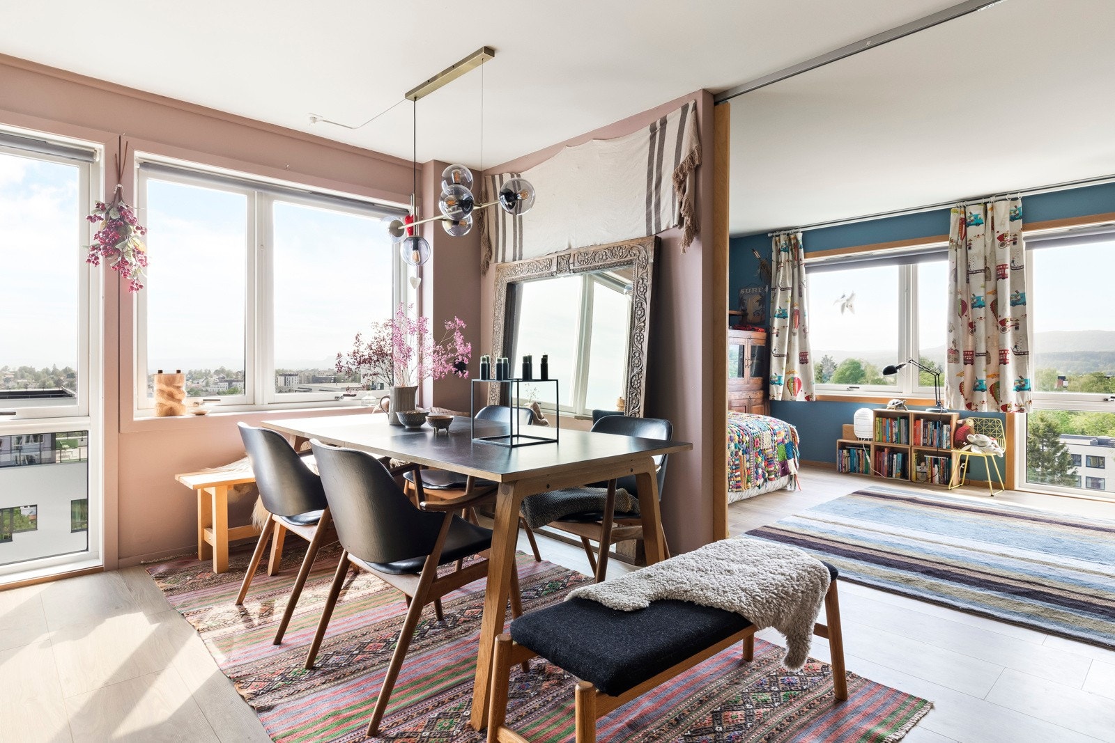 Åpen og luftig planløsning. Galleribilde