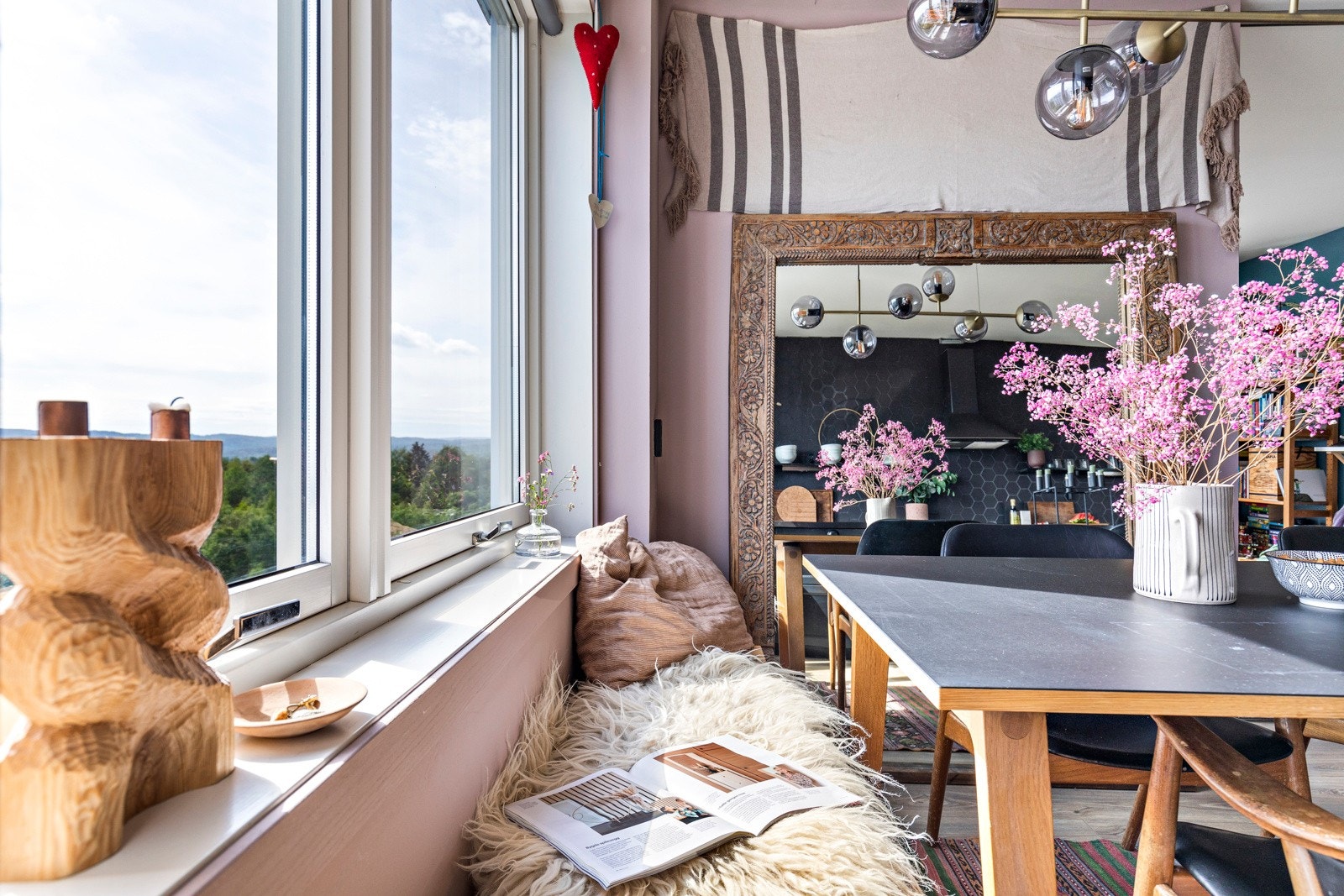 Koselig sittekrok med utsikt. Galleribilde