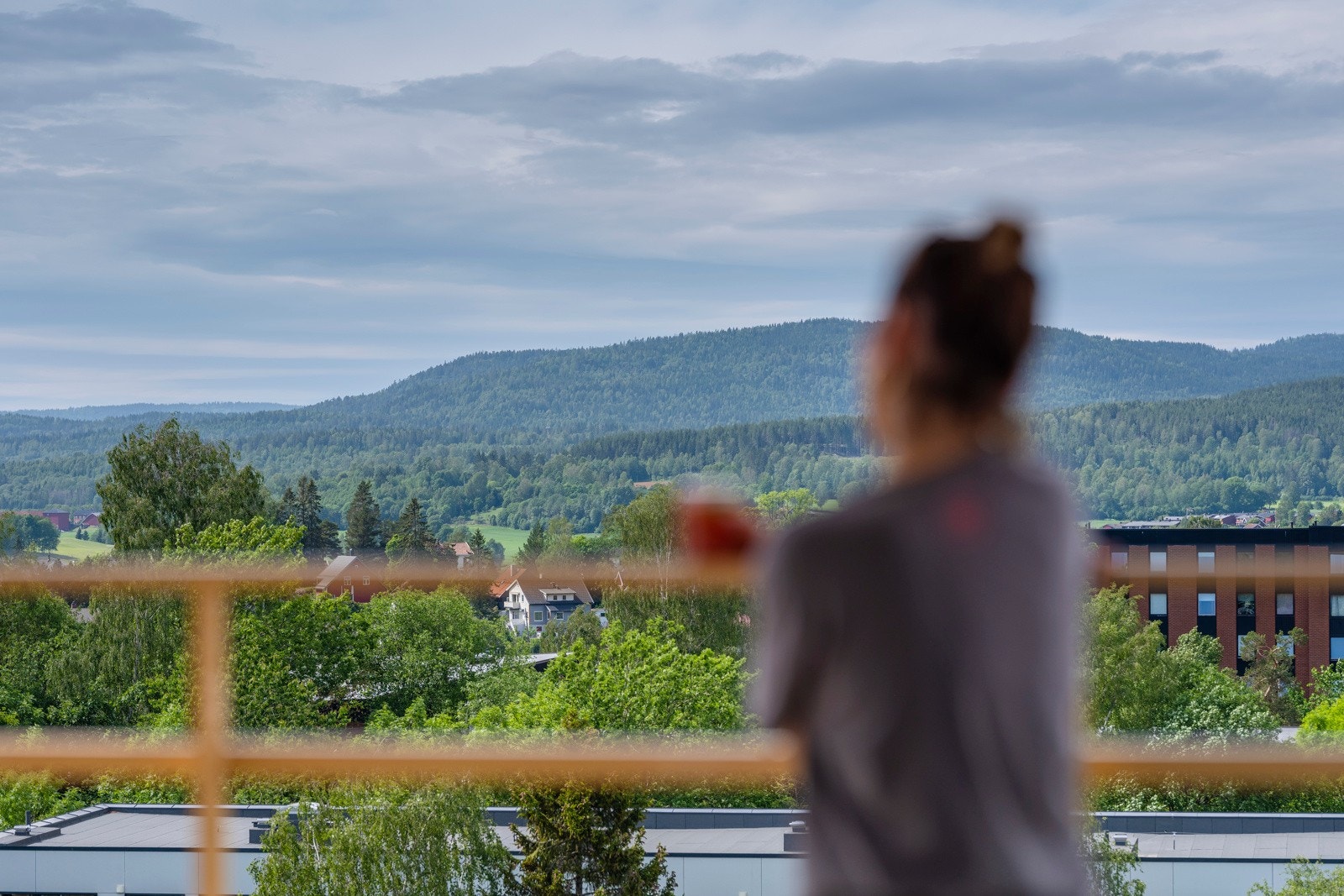Leiligheten ligger høyt og fritt i byggets toppetasje med panorama. Galleribilde