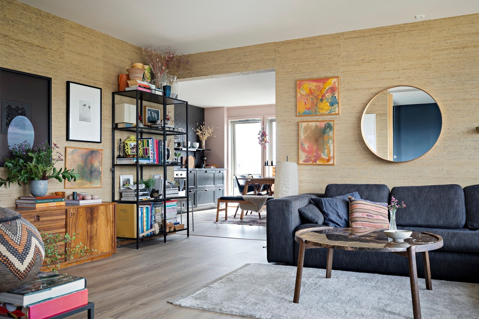 Kjøkken i tilknytning til stuen. Galleribilde