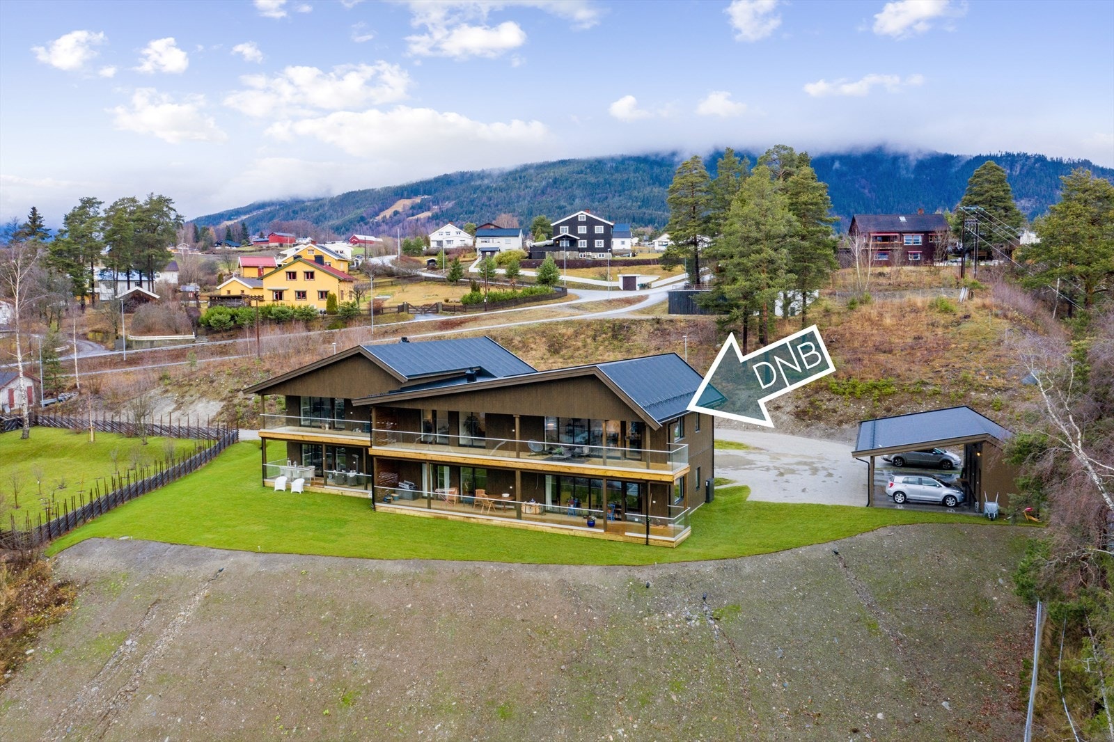 Lekker og ny leilighet beliggende i 2.etg. på en av Ringebus beste tomter. Galleribilde