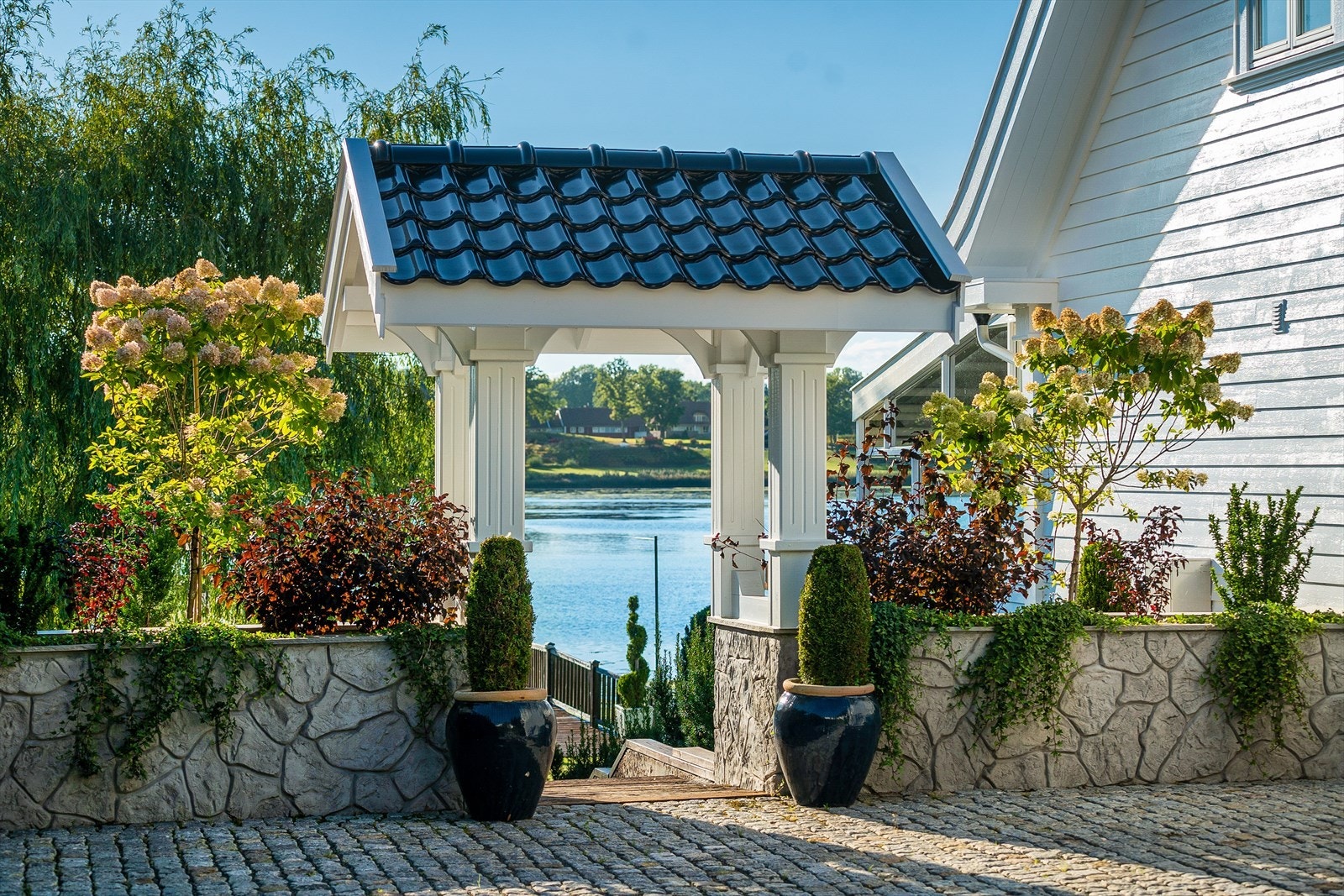 Portalen på sydsiden av eiendomme Galleribilde