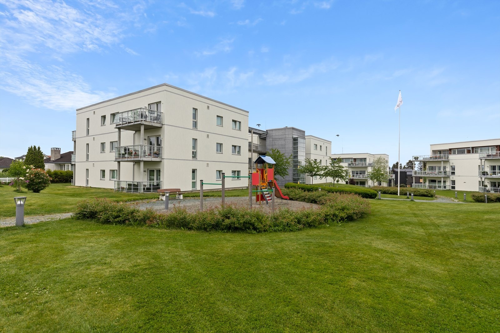 Øvre Jakobsli Park har en meget etterspurt og attraktiv beliggenhet i et veletablert og familievennlig
boligområde på Jakobsli. Galleribilde