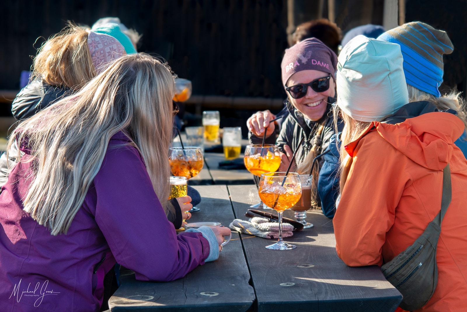Kos deg med familie og venner på terrassen på Blefjell Lodge! Galleribilde