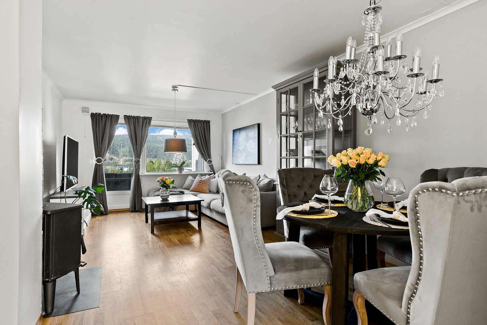 En koselig peisovn sørger for stemning og varme på kjølige dager. Galleribilde