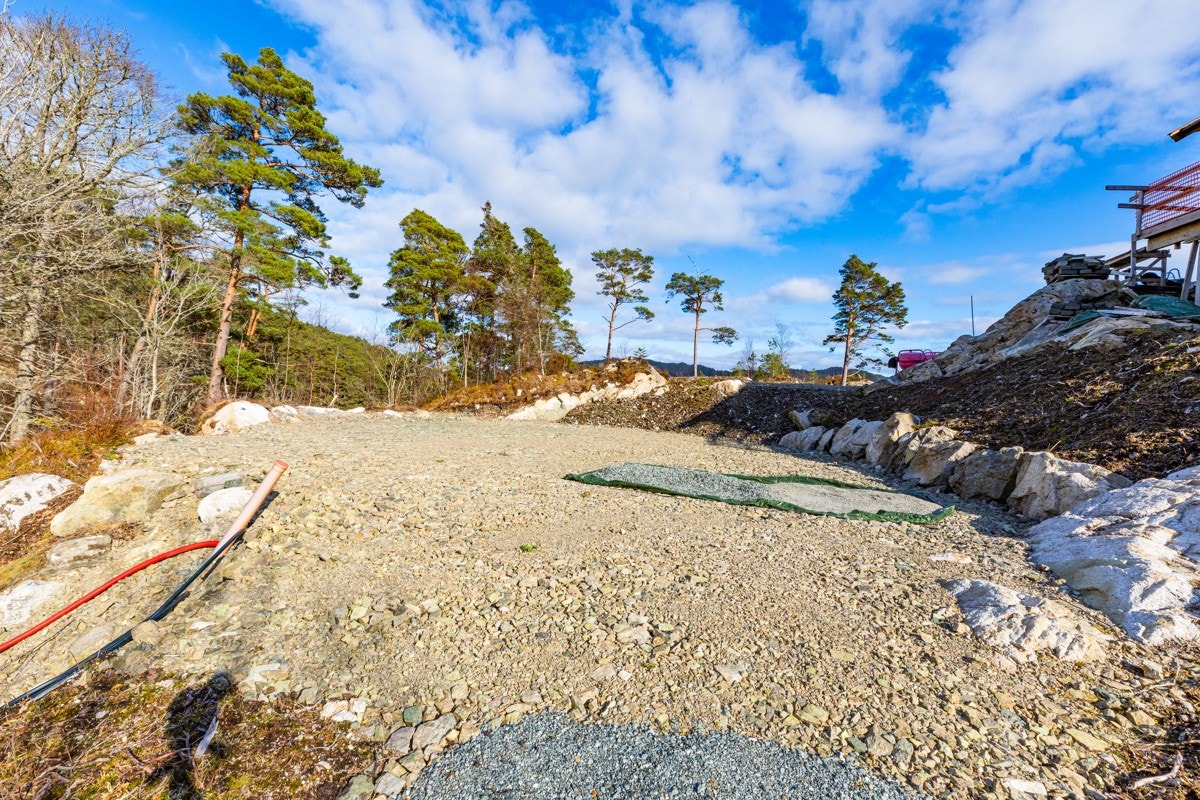 Ferdig opparbeidet tomt, her er det klart til bygging. Galleribilde