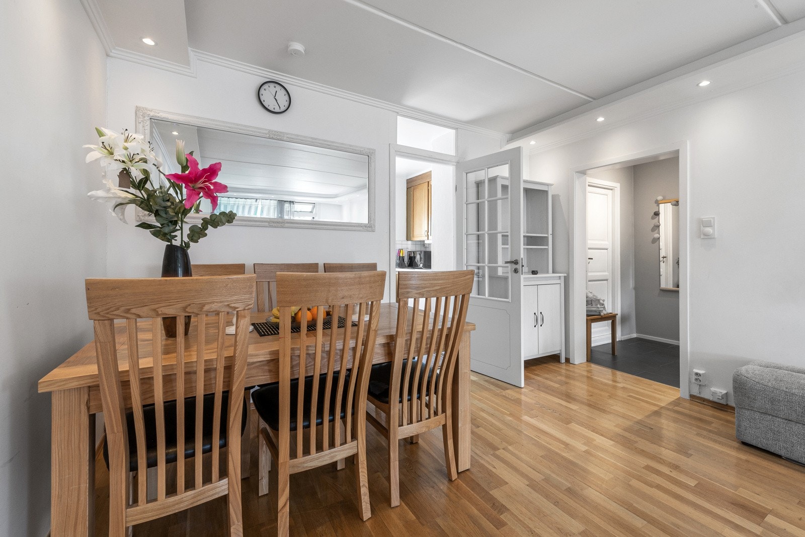 Her er det god plass til hele familien rundt bordet. Galleribilde
