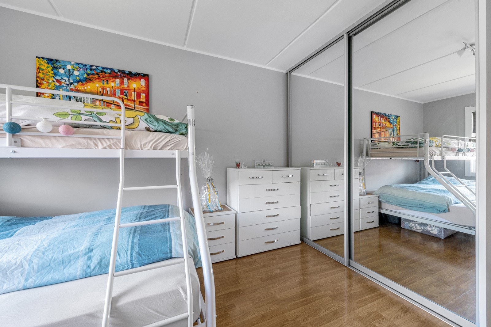 Soverommene er romslige og har god plass til forskjellig møblering. Galleribilde