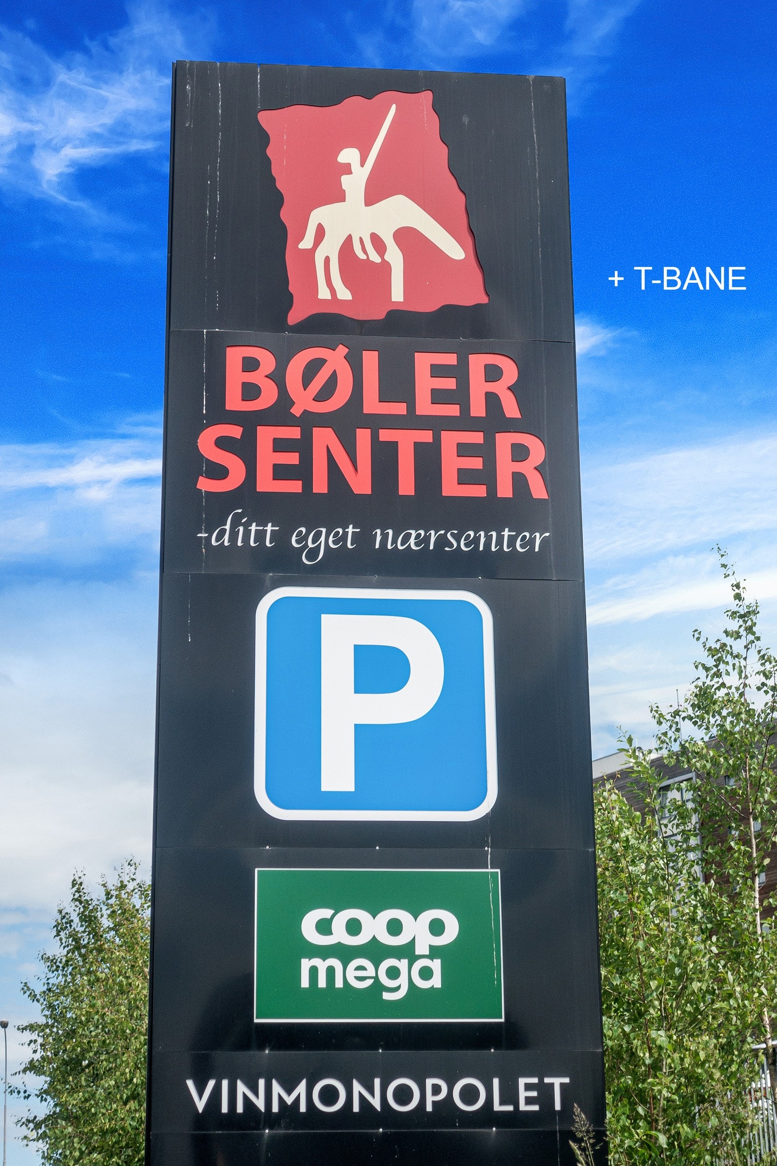 Det er gangavstand til Bøler senter som har et godt og variert utvalg, deriblant apotek, bakeri og vinmonopol. Galleribilde