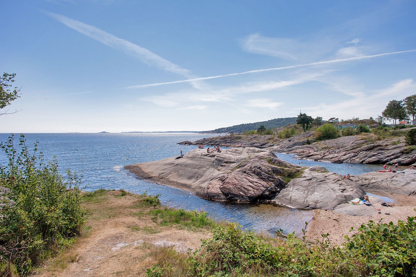 Kort gåavstand ned til den flotte badeplassen Blomma på Galgebergtangen Galleribilde