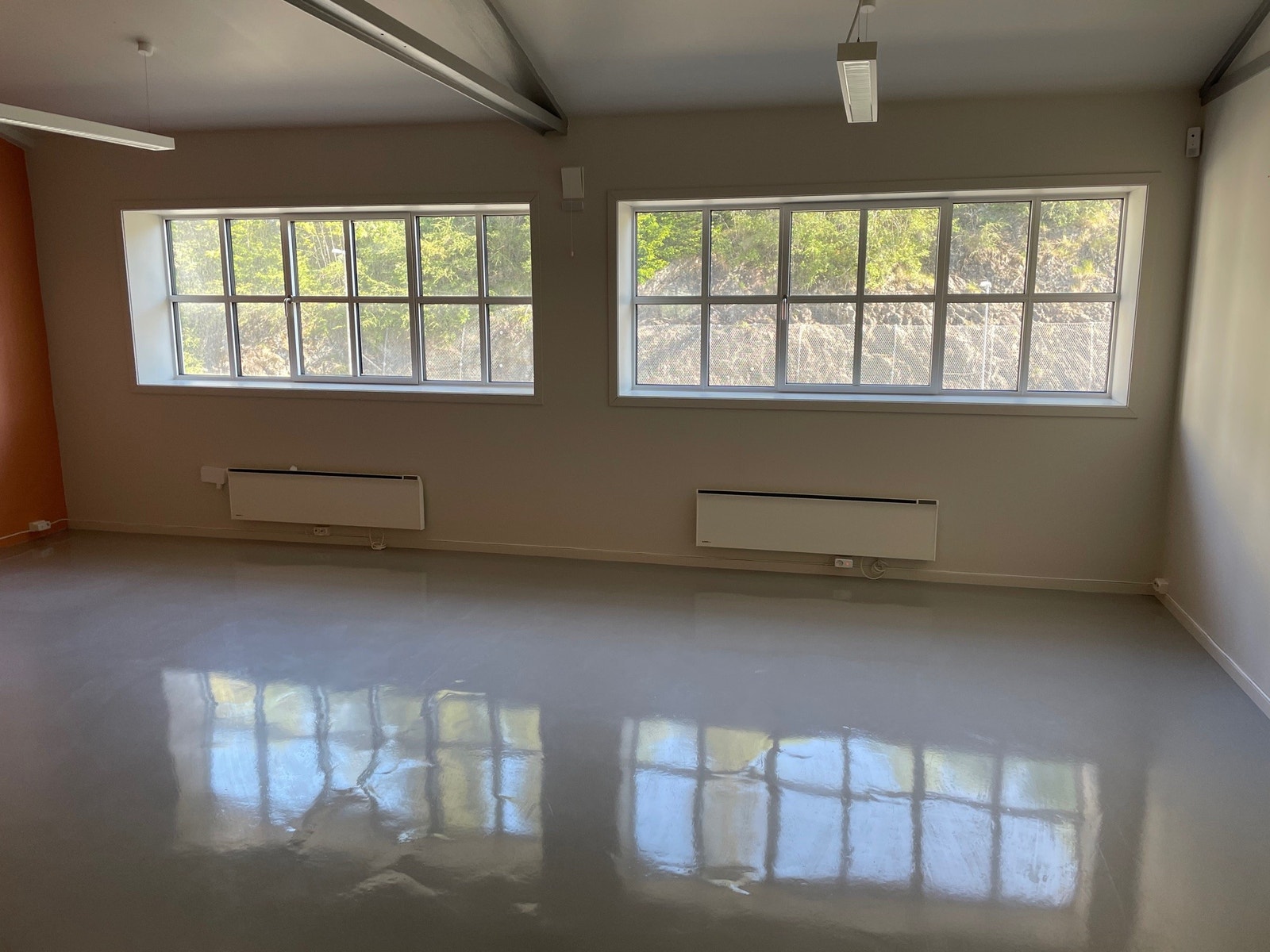 Inng 16, 37 kvm fint kontor, godt dagslys, se samme rom på forrige foto. Galleribilde