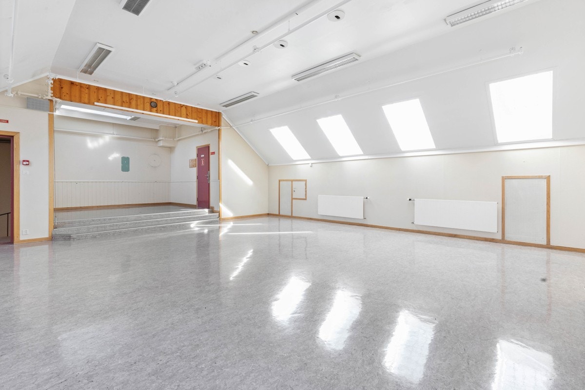 Fra loft i lukket avdeling -forsamlingslokale Galleribilde
