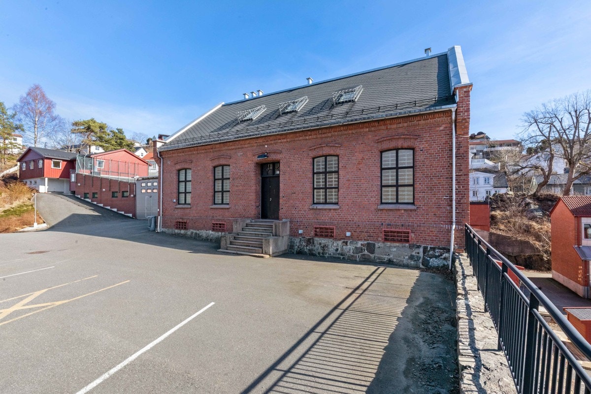 Det gamle inngangspartiet for besøkende, samt den eldste delen av bebyggelsen fra 1862 Galleribilde