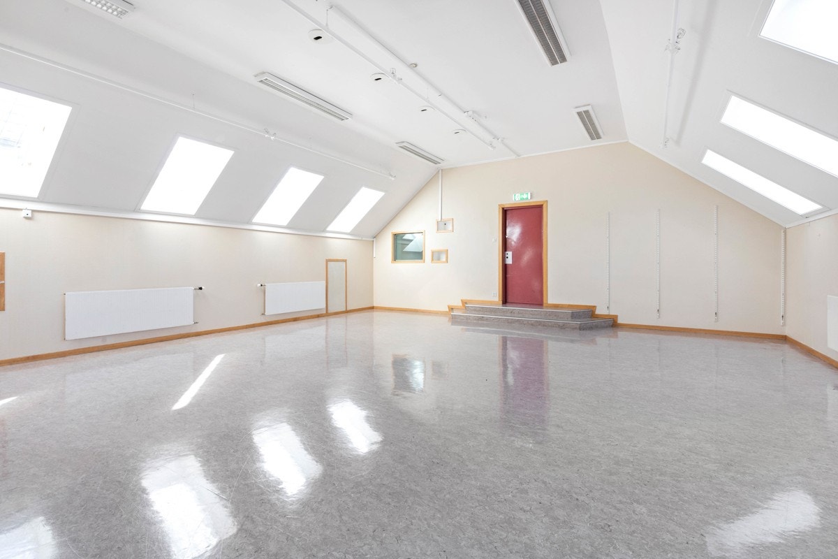 Fra loft i lukket avdeling -forsamlingslokale Galleribilde