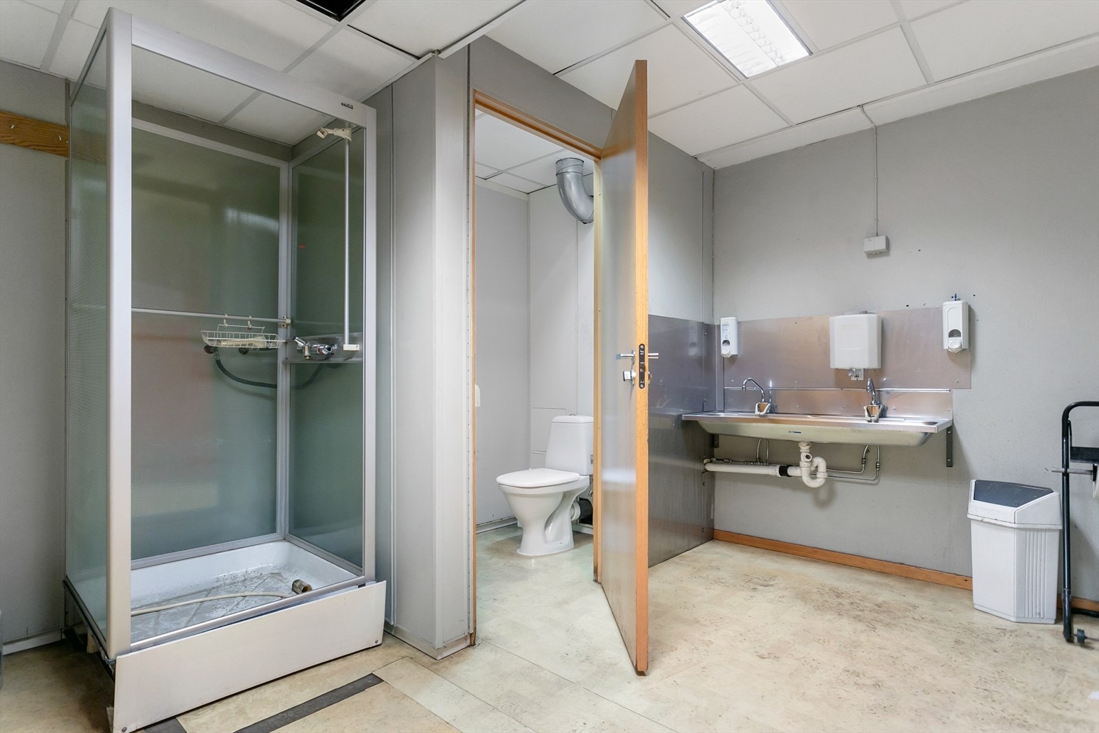 WC og bad i 1. etasje Galleribilde
