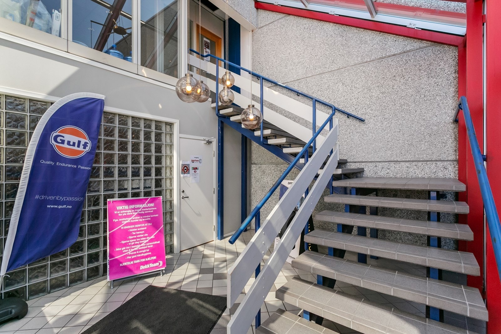 Trapp til kontorlokalene i 2. etasje Galleribilde