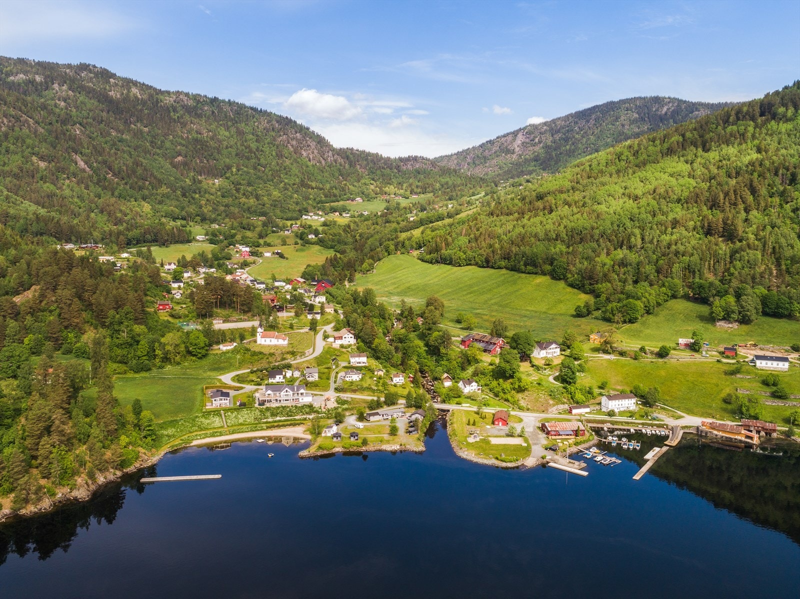 Idylliske Lårdal Galleribilde