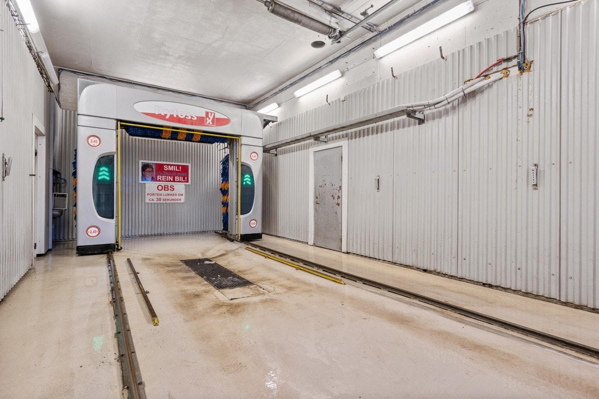 Eierne har også gjort stasjonen kjent gjennom ulike, kreative arrangement som musikk-konserter i vaskehallen for stinn brakke og stasjonen har vært location for innspilling av filmer. Galleribilde