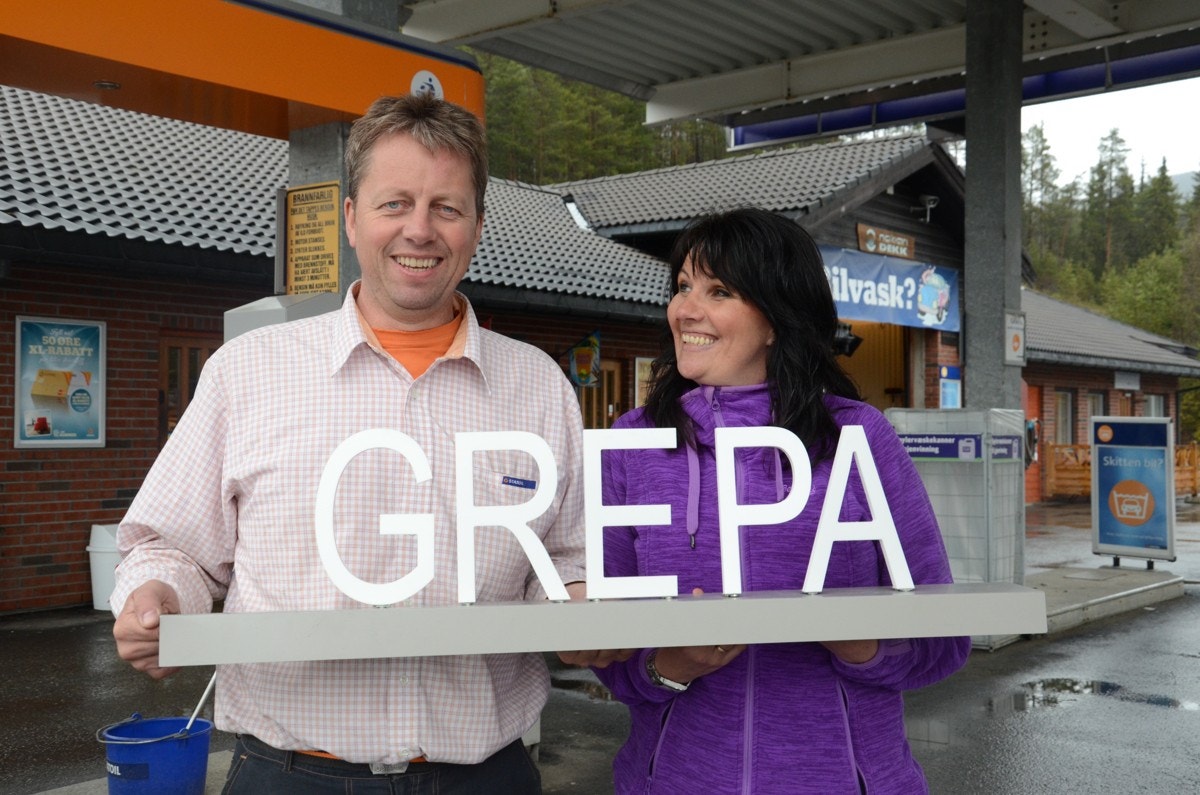 Eierne Olav og Elisabeth har drevet stasjon i 20 år, og kommet opp med mange gode ideer for utvikling av selskapet, stasjon som en arbeidsplass og ikke minst for bygda. Galleribilde
