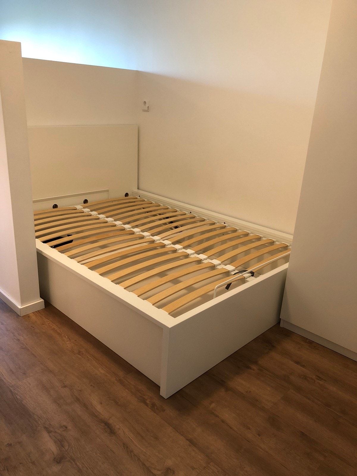 140cm seng med oppbevaring under sengen Galleribilde