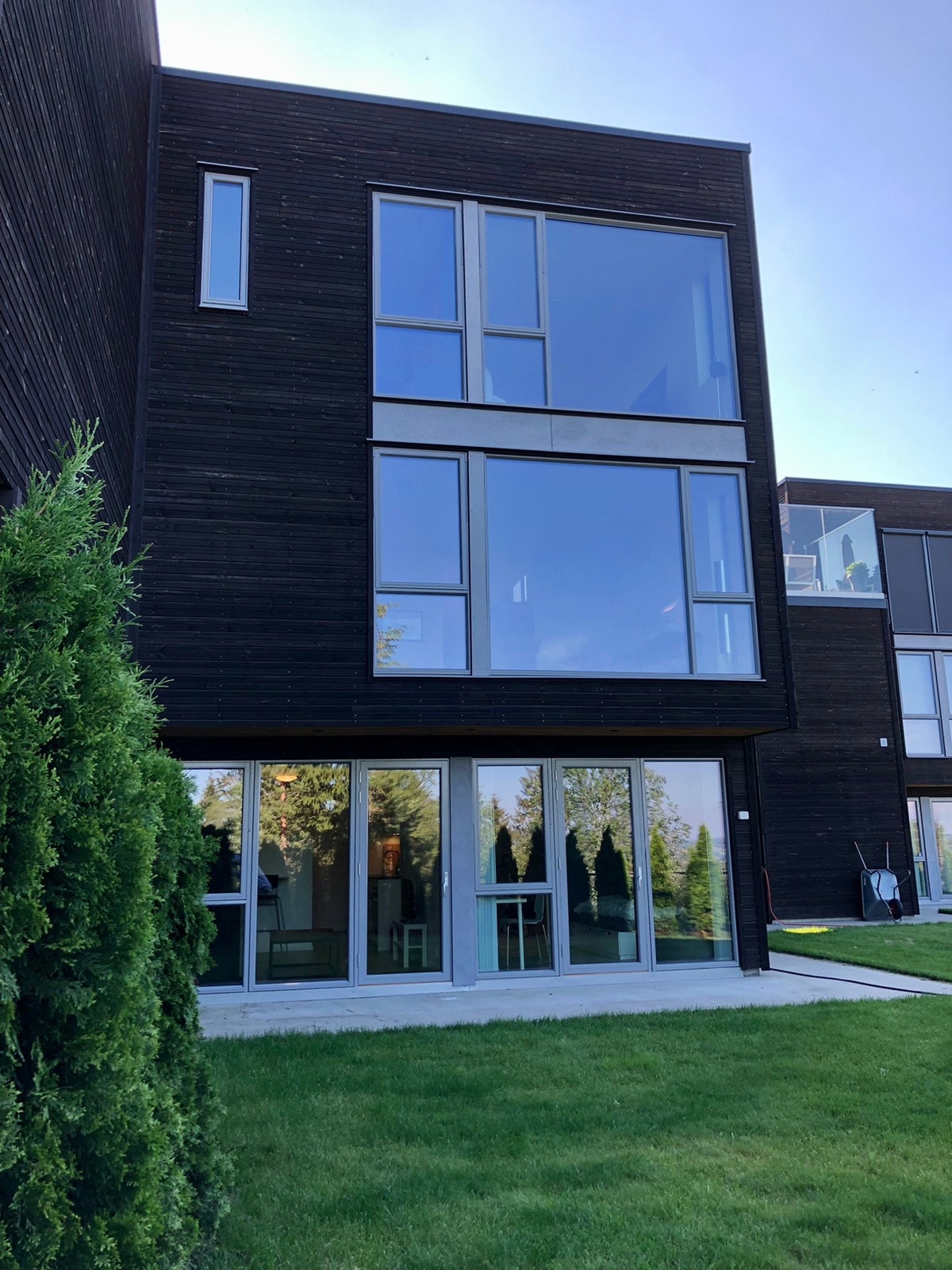 Inngangsdør nede til venstre Galleribilde