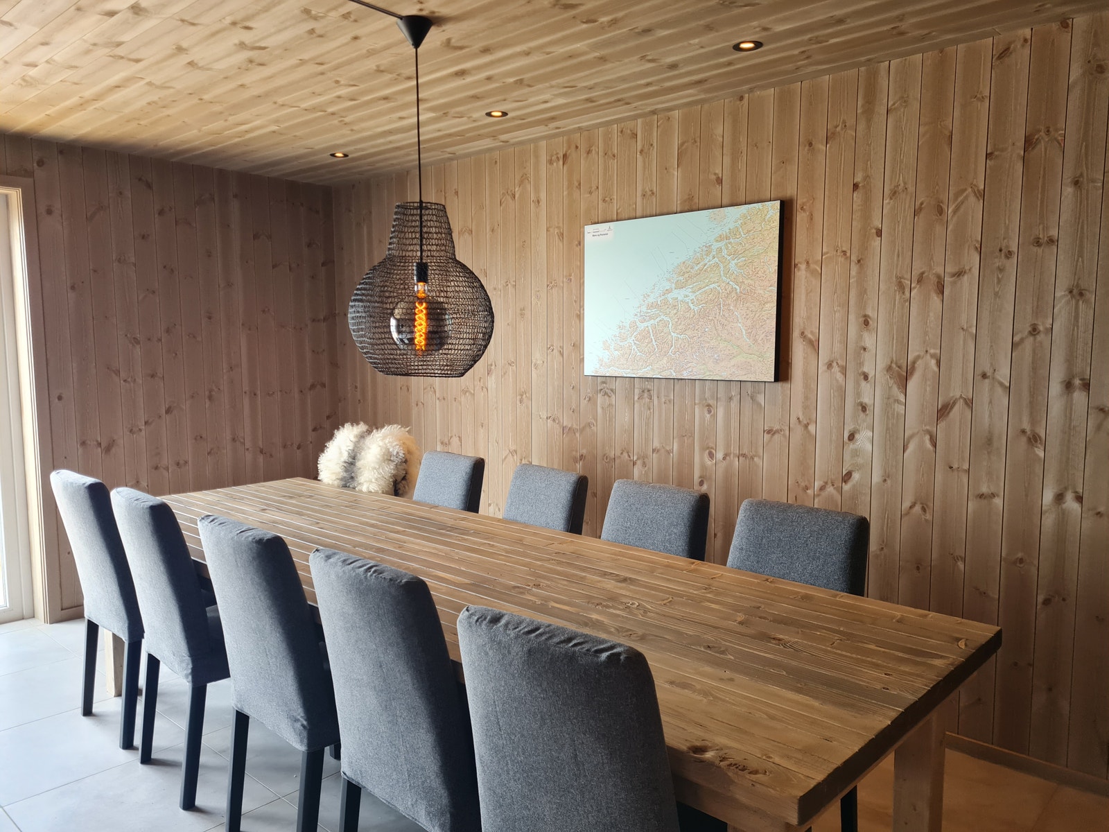 Langbord med plass til 12 stk Galleribilde