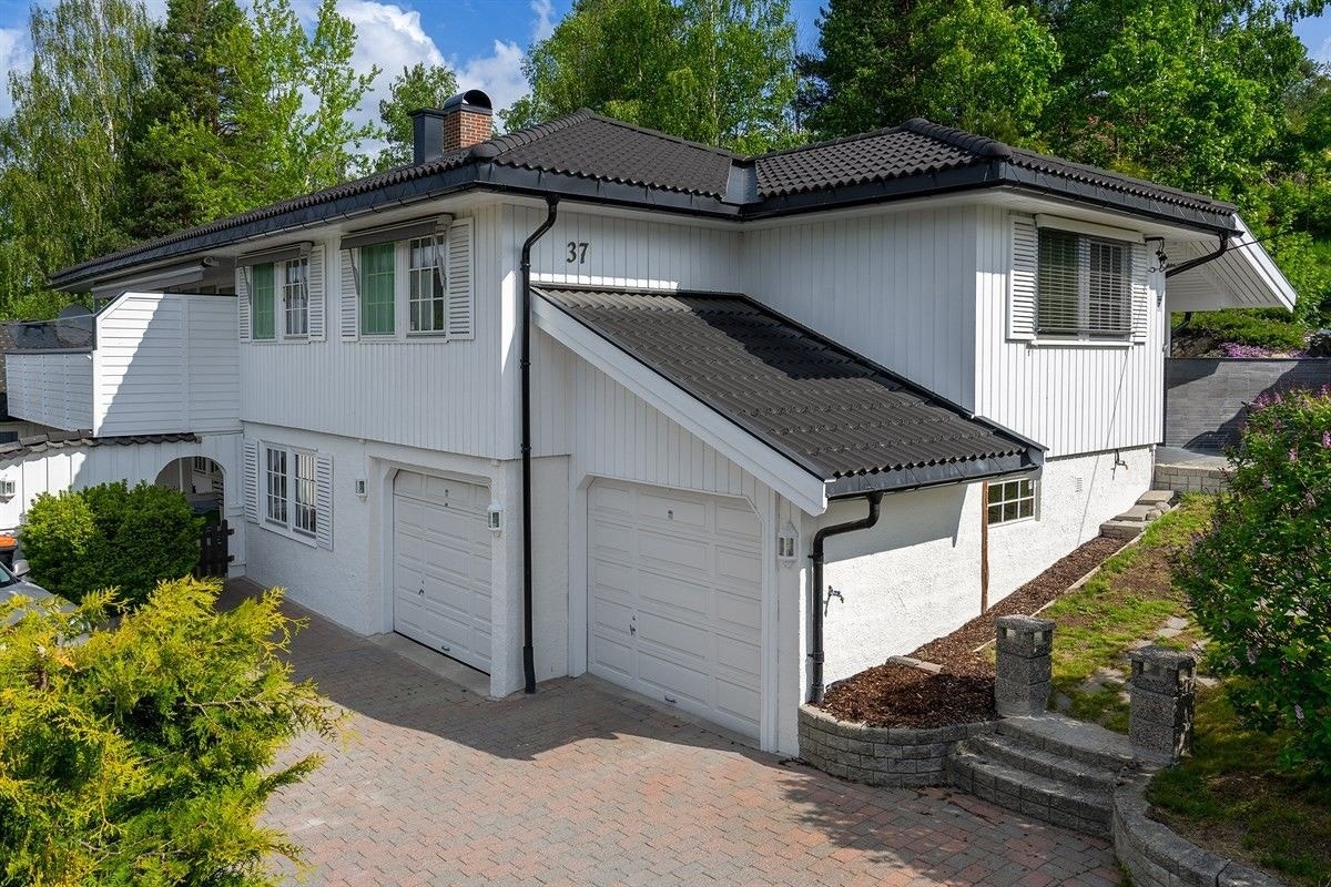 Leilighet i underetasje - Garasjeplass til høyre Galleribilde