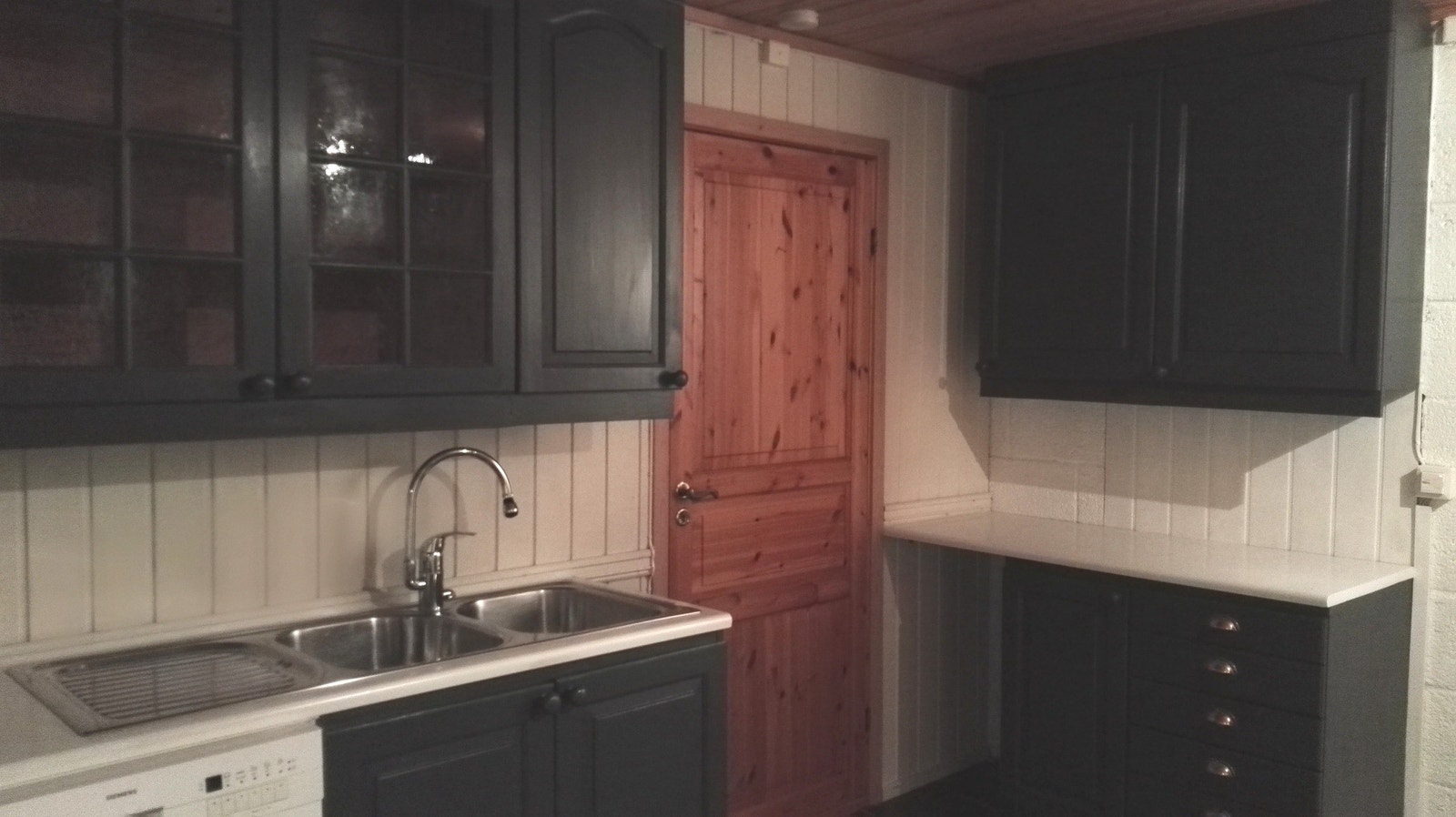 Kjøkkenkrok m/mye skapplass Galleribilde