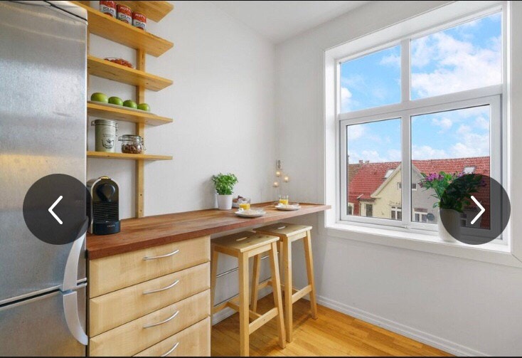 Kjøkken med spiseplass Galleribilde