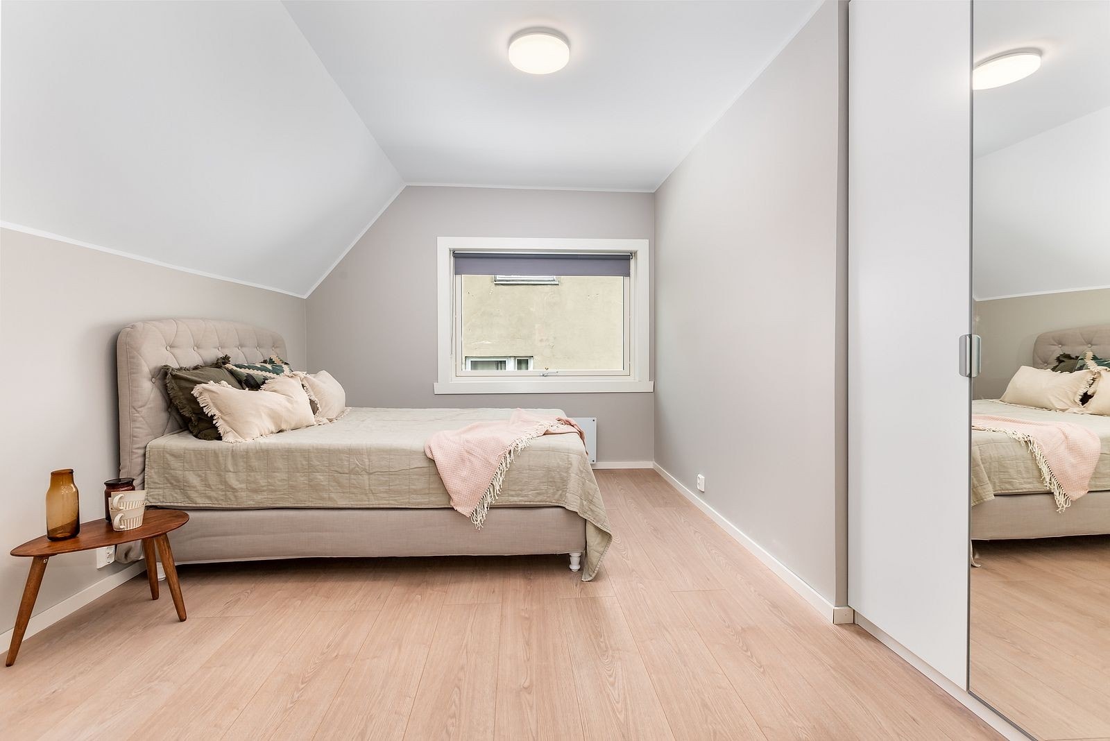 UTLEID Rom 2. 12,5 kvm med 140 seng. Kr. 6700 Galleribilde