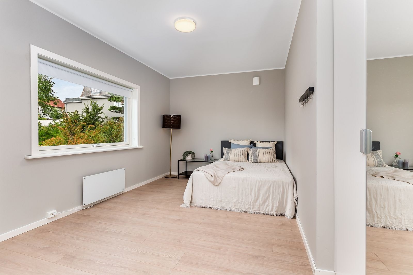 UTLEID Rom 6 14 kvm pr mnd med 140 seng og plass til mer møbler kr. 6500 Galleribilde