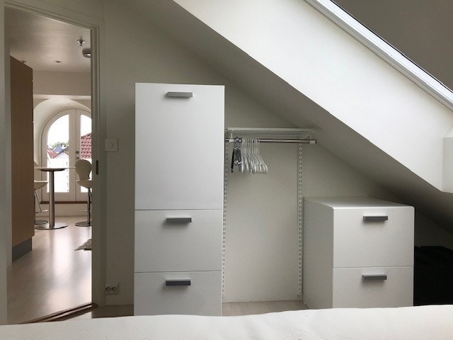 Soverom, garderobe Galleribilde