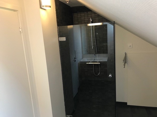 Bad, dusj med glassvegger Galleribilde