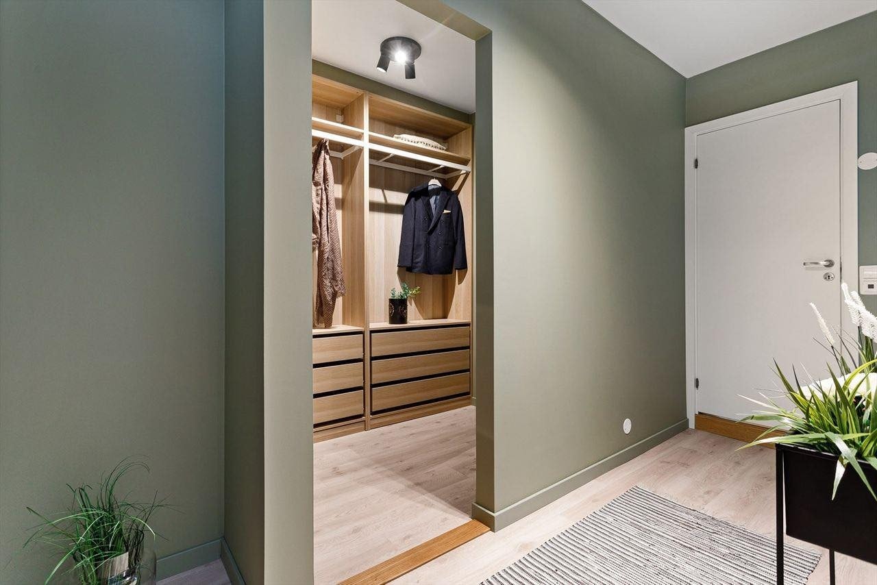 Walk in closet / inngangsparti Galleribilde