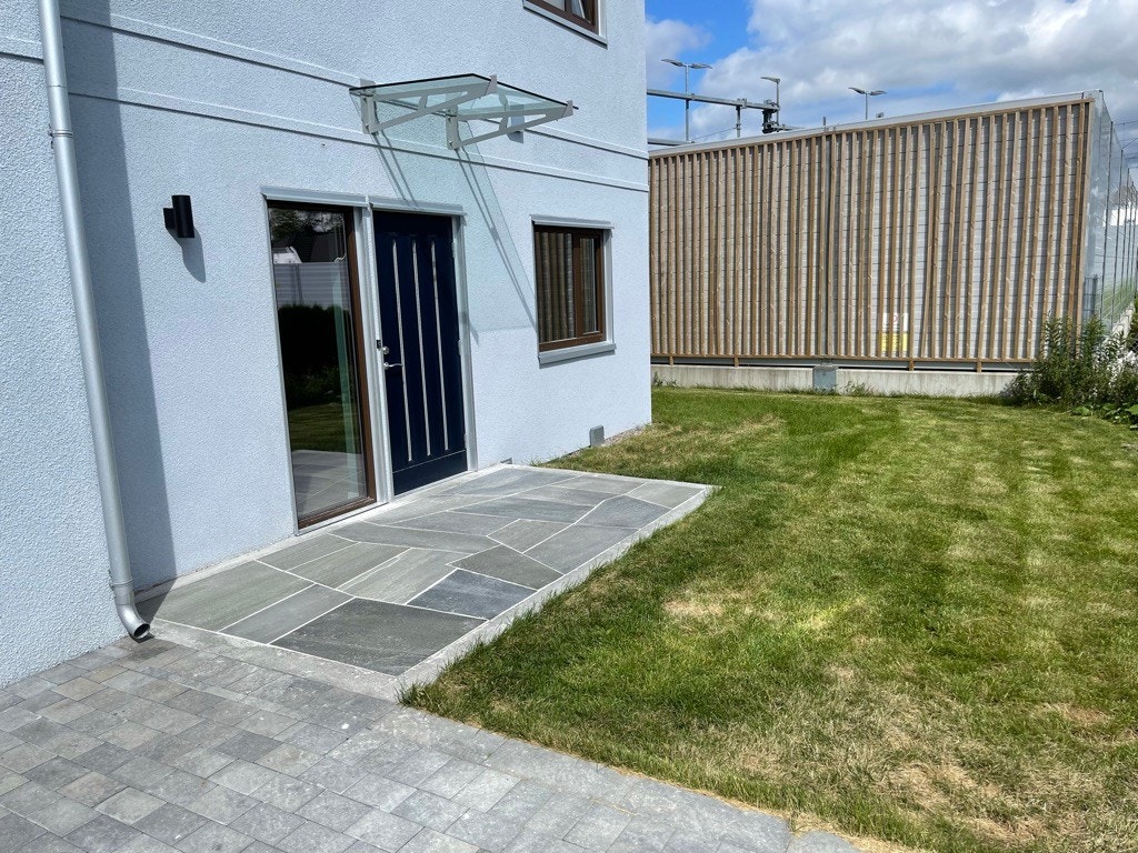 Egen stor hage og terrasse Galleribilde