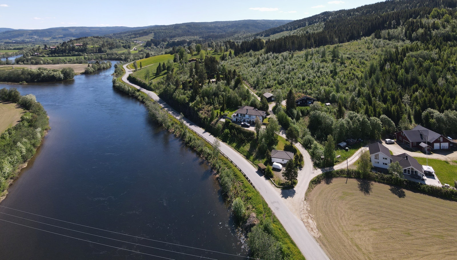 4 til 5 gjenboere i tilkn til feltet Galleribilde