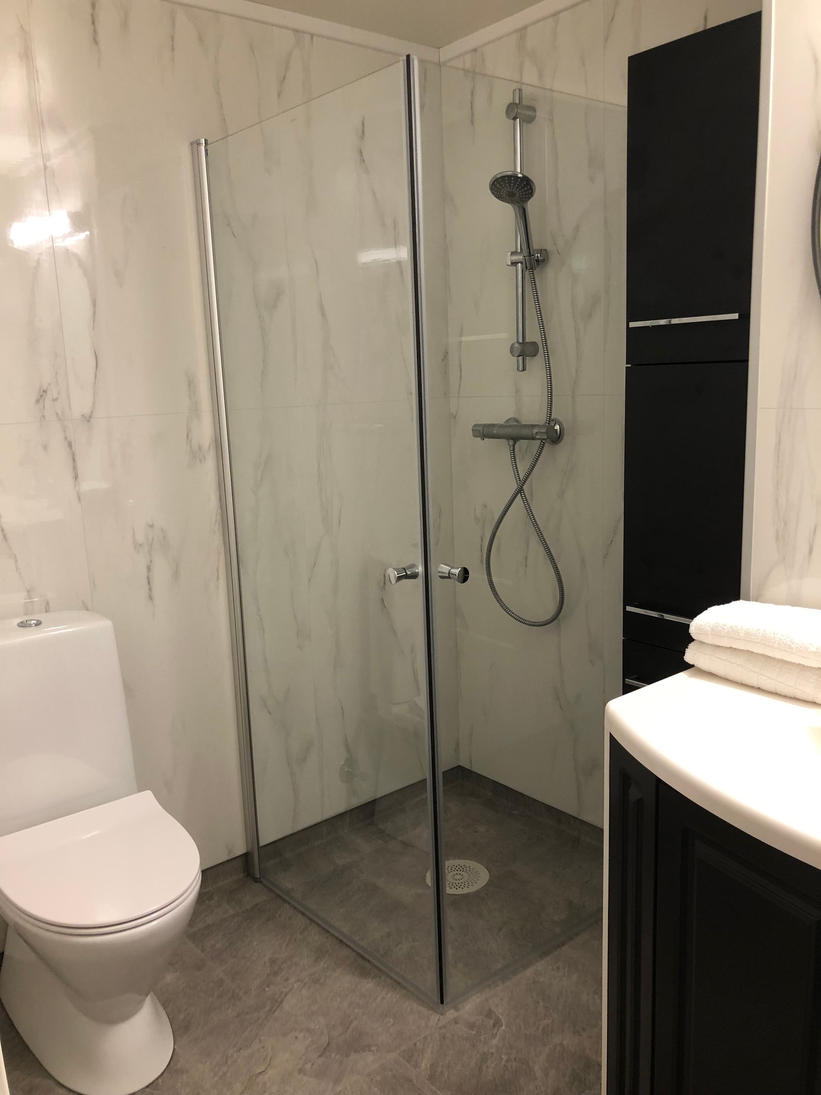 Bad rom 4, Galleribilde