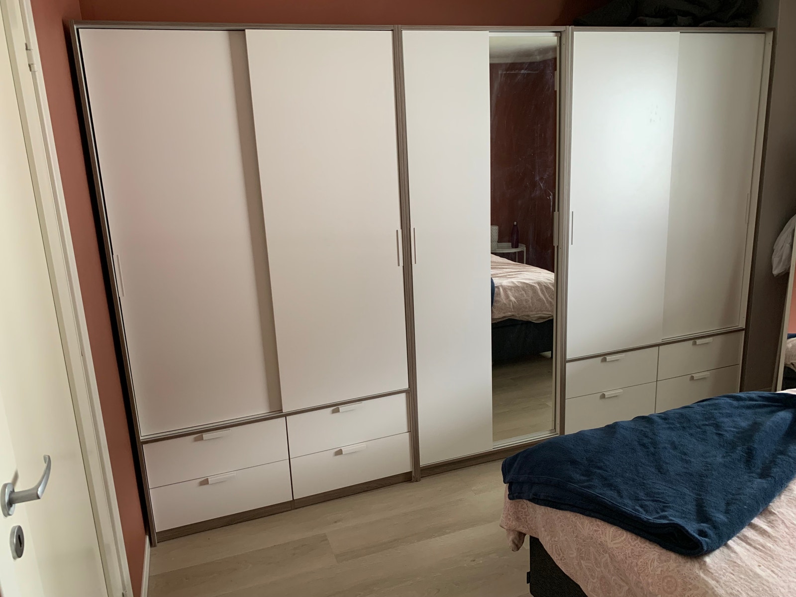 Soverom 1 mye garderobeplass Galleribilde