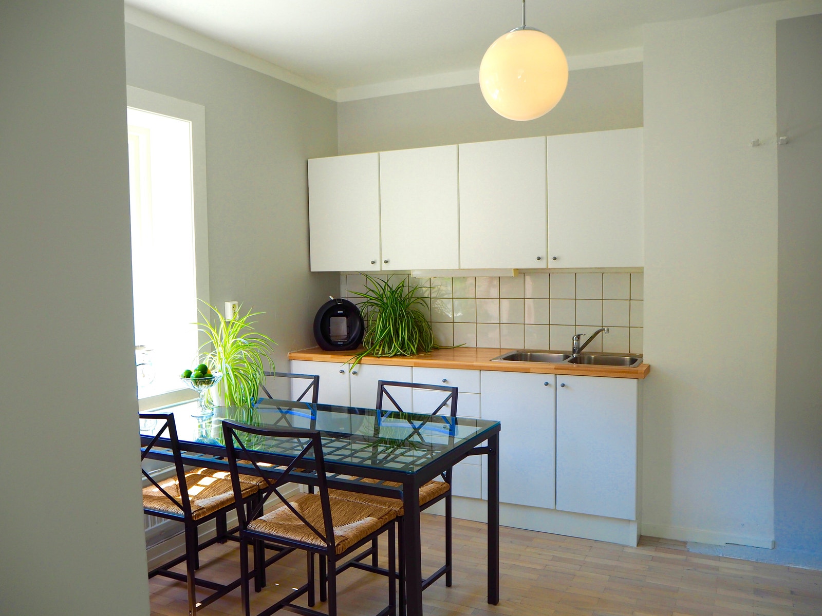 Kjøkken med spiseplass Galleribilde