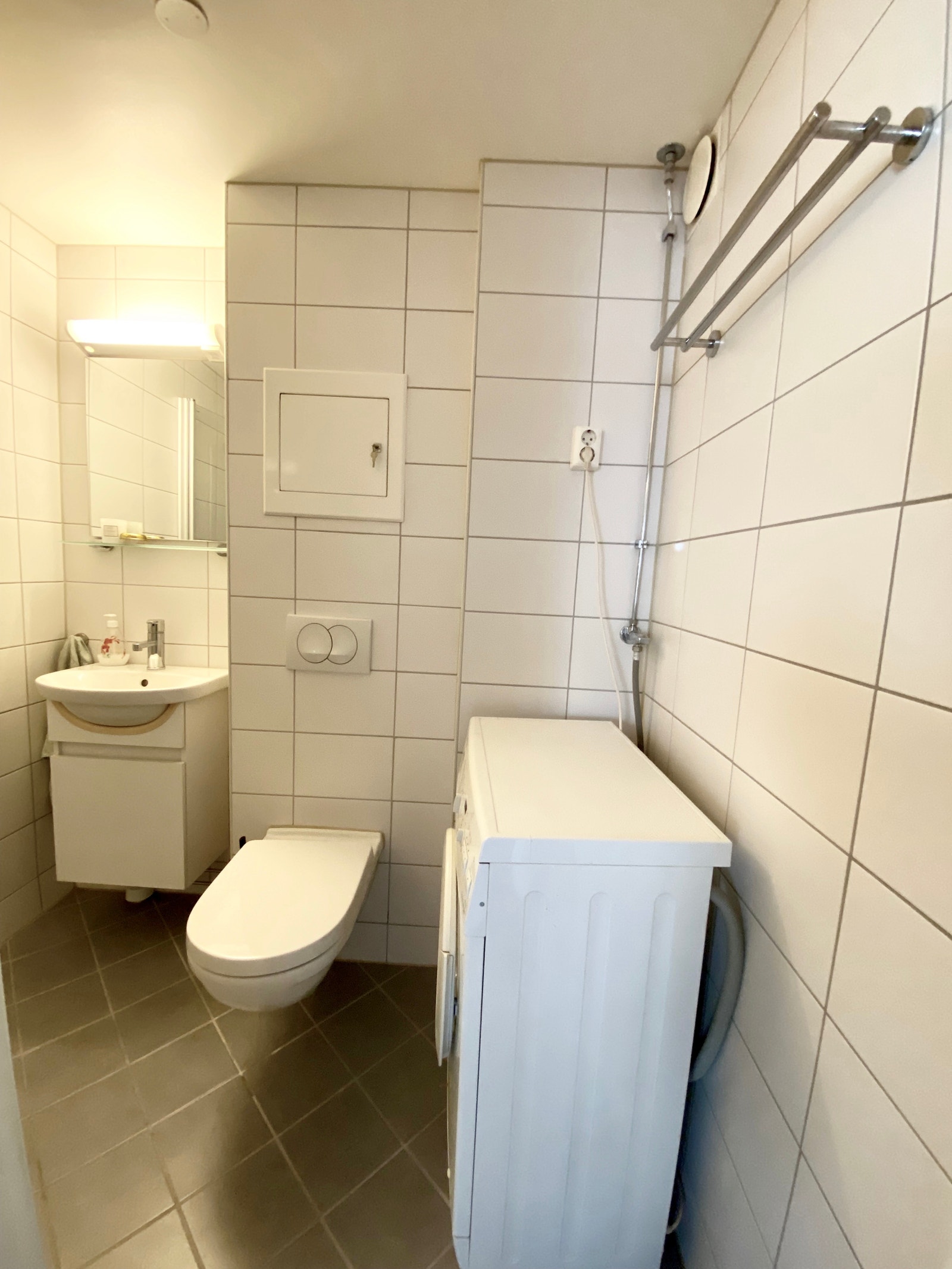 Baderom med vaskemaskin Galleribilde