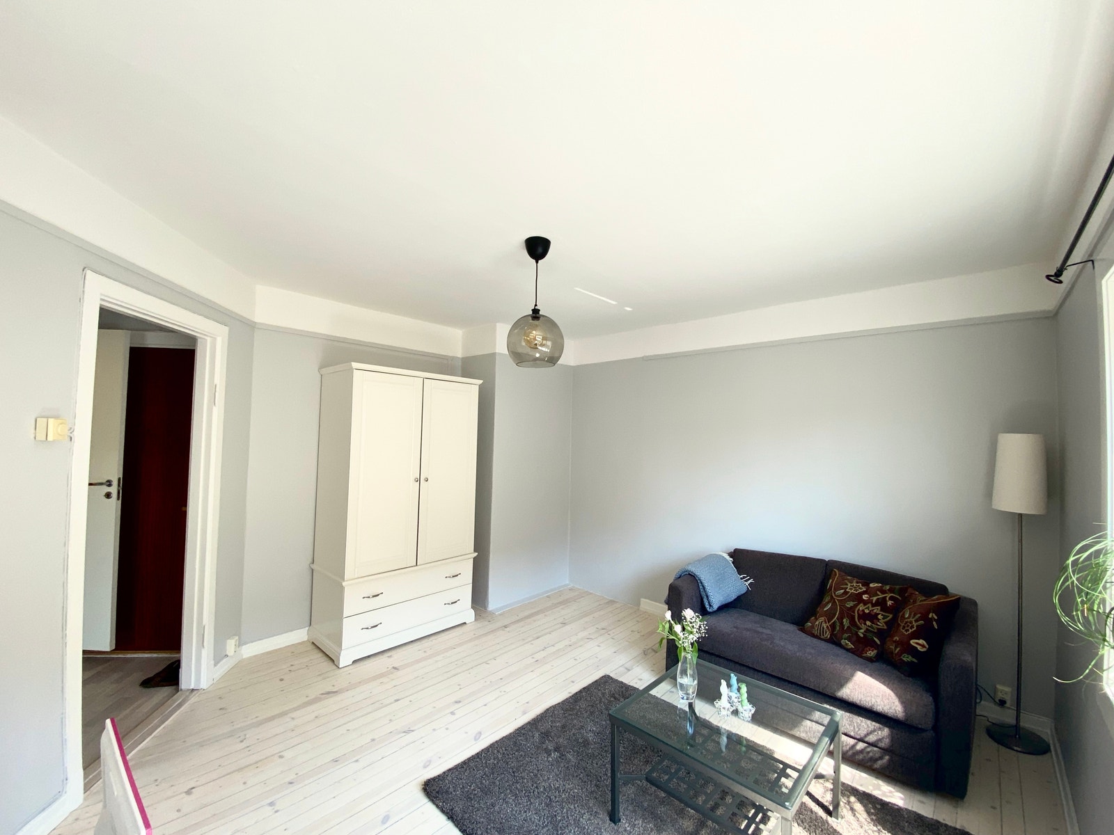 Romslig stue med mulighet for alkoveløsning (se vedlagt plantegning) Galleribilde