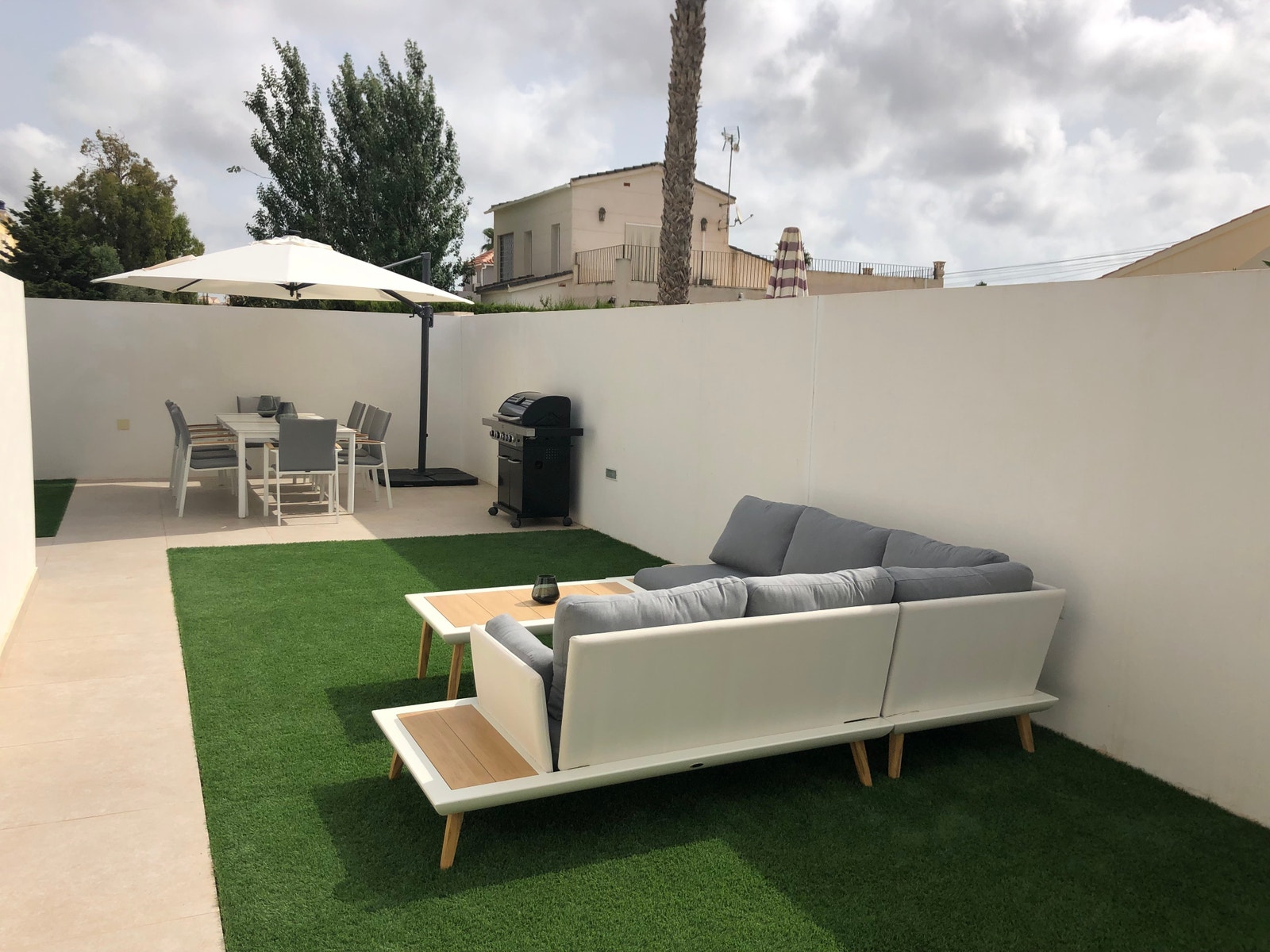 Bak gården Galleribilde