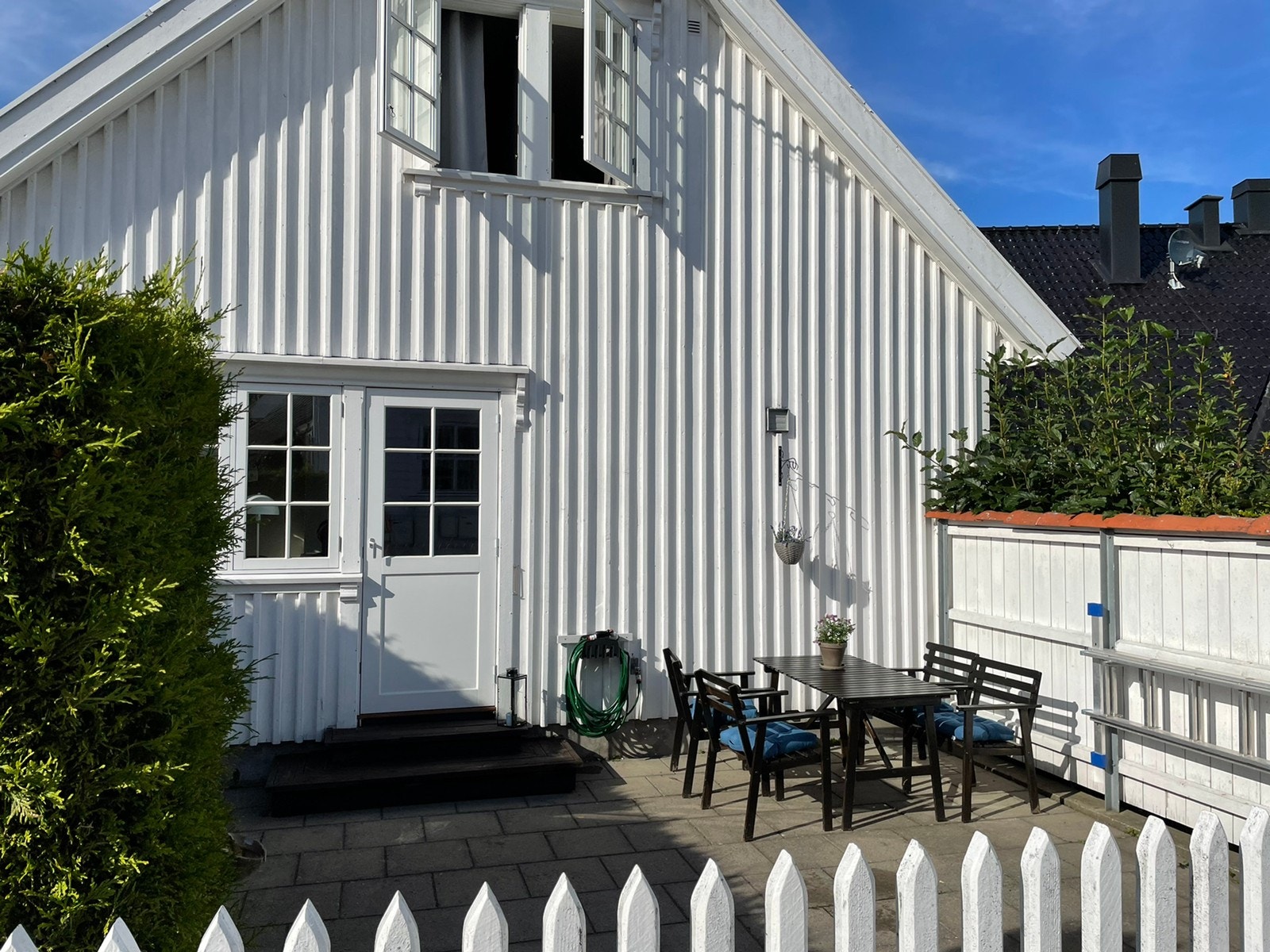 Hygglig liten «rekkehushage». Galleribilde