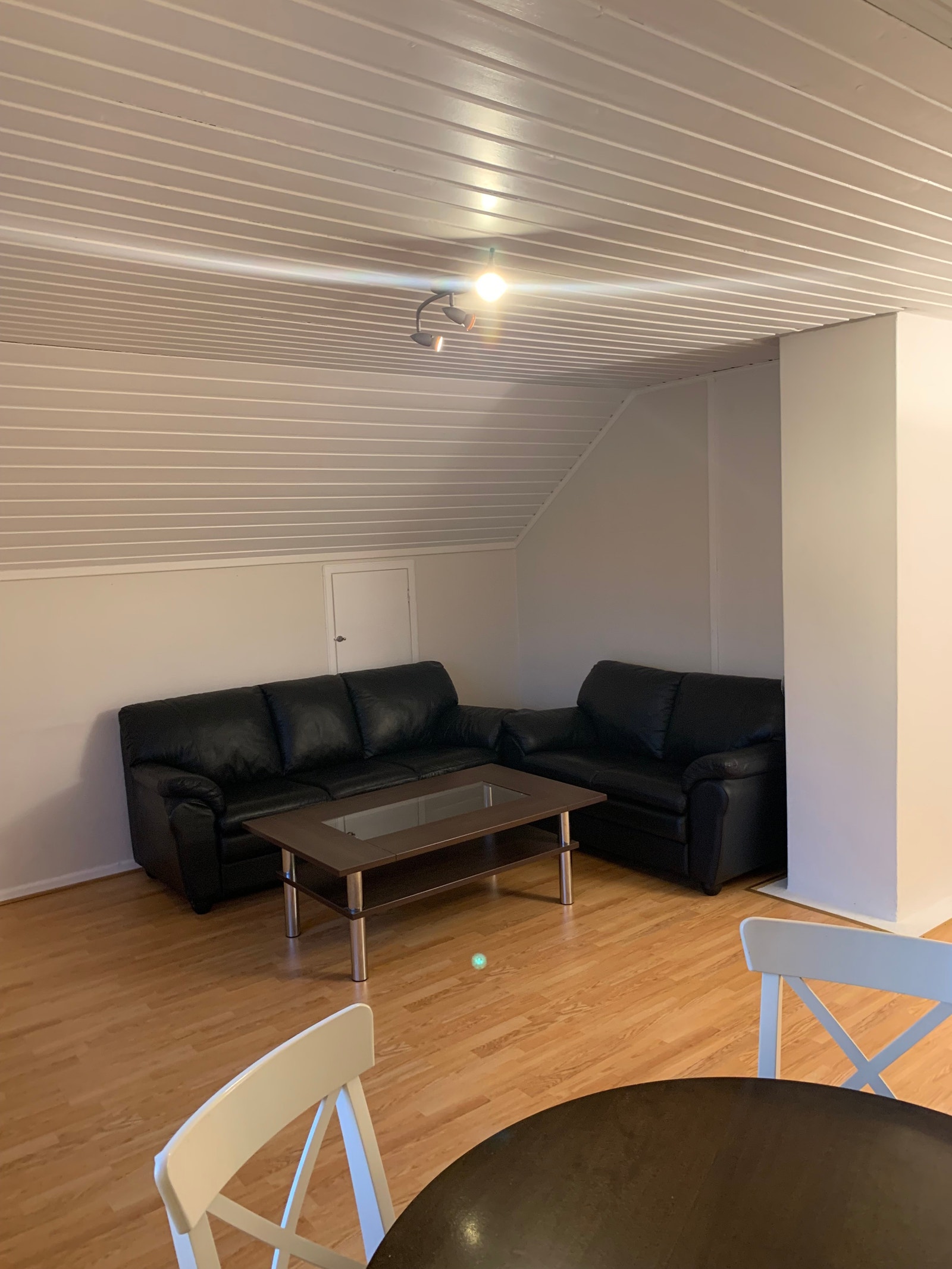 Stue/Spisestue, god plass til oppbevaring i sideskap Galleribilde