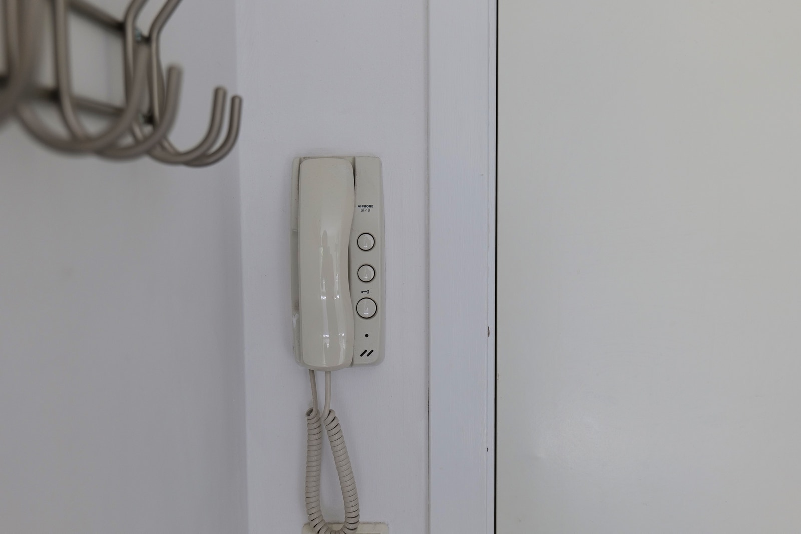 Hybelen har egen ringeklokke og egen postkasse Galleribilde