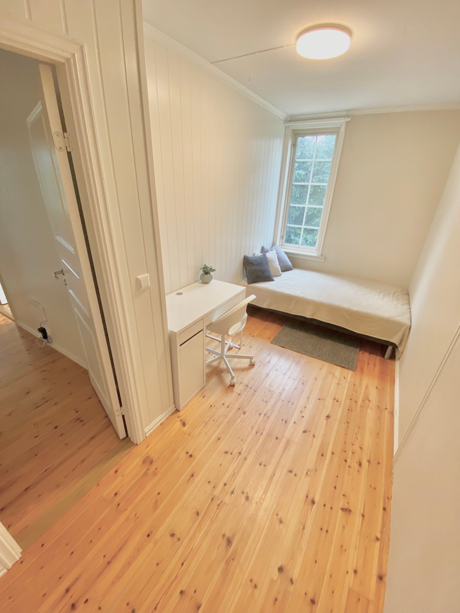 Rom 4(6.250,-)10m2 Galleribilde