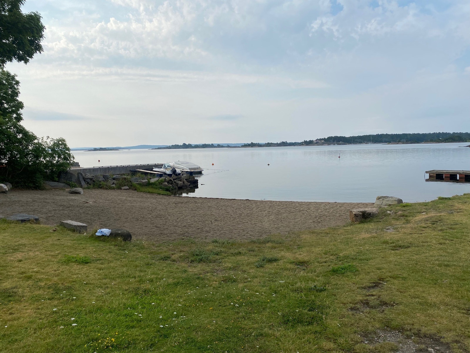 Badeplass ved båthavna. Galleribilde