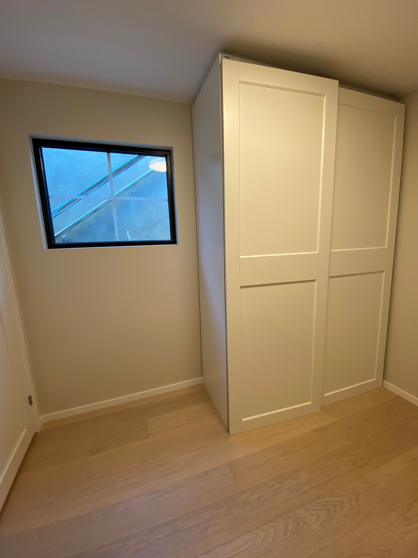 150 cm skyvedørsskap Galleribilde