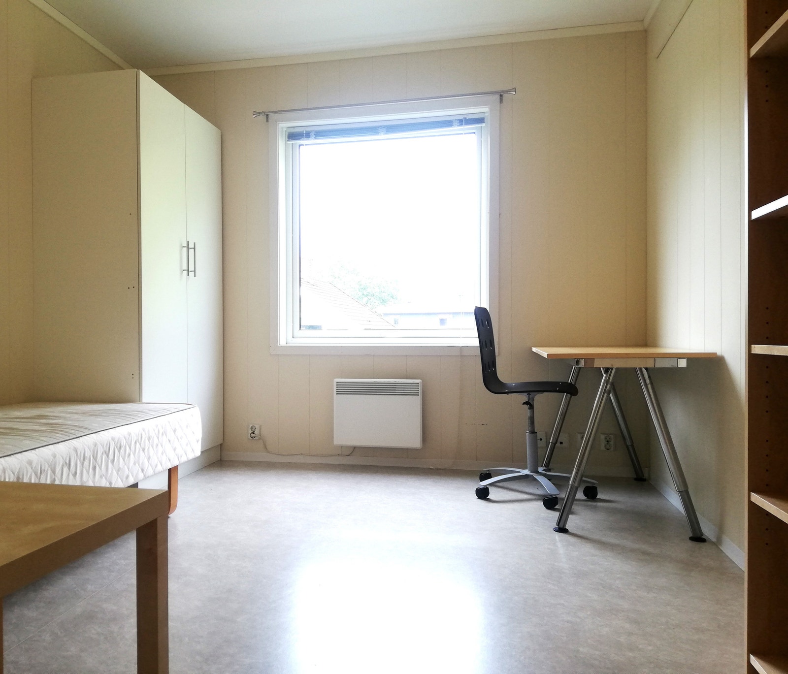 Lyse og fine hybler med egen plass for studier. Galleribilde